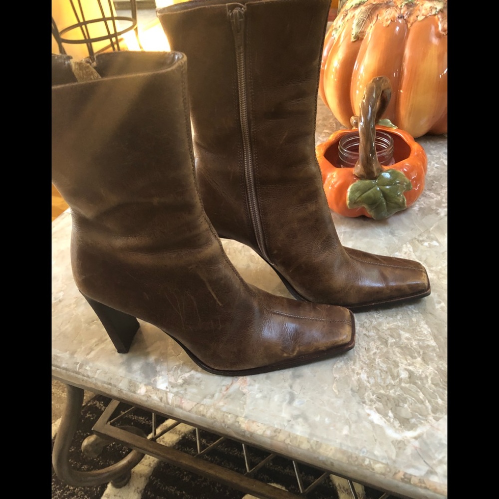 Steve Madden distresses 100% leather boots